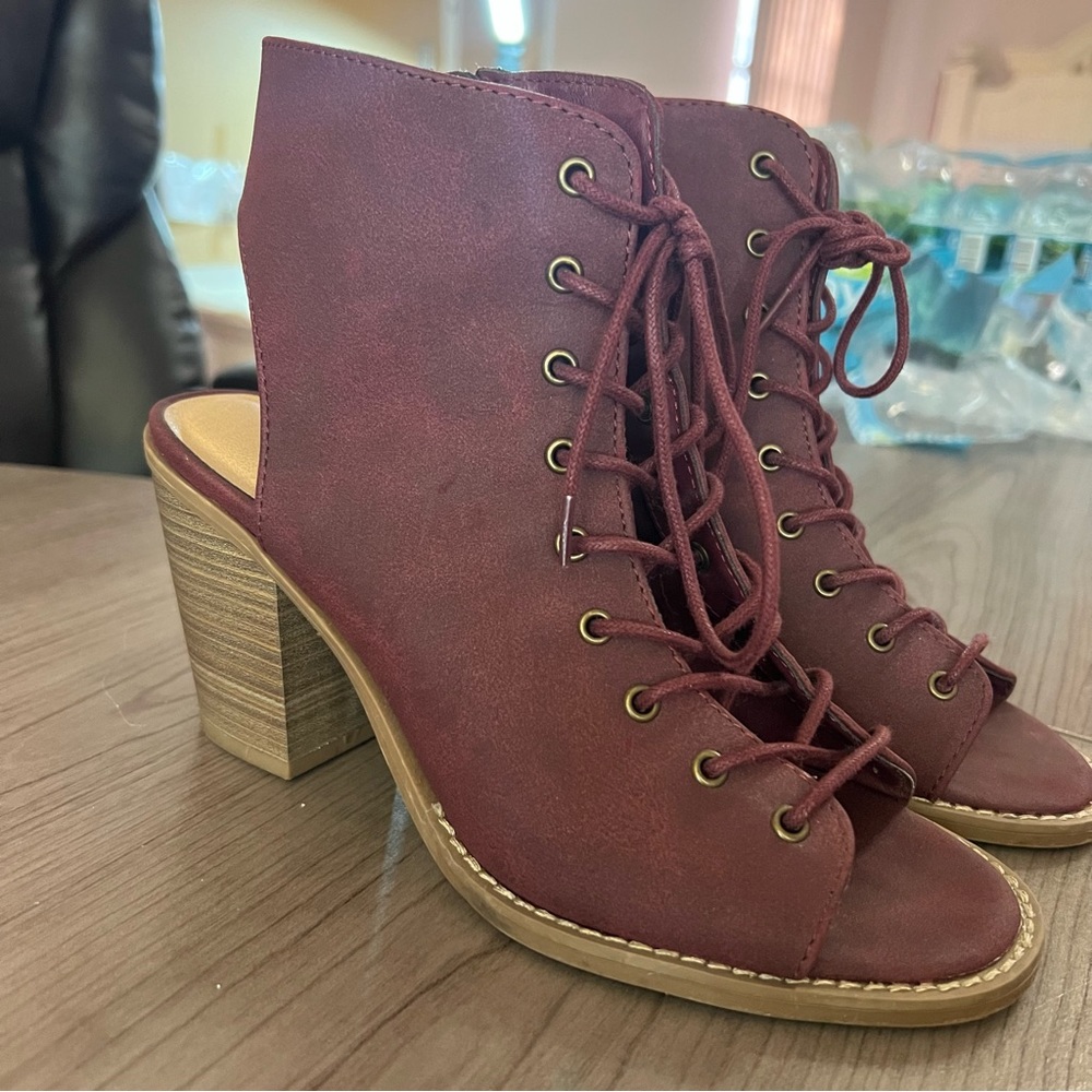 LIKE NEW Booties